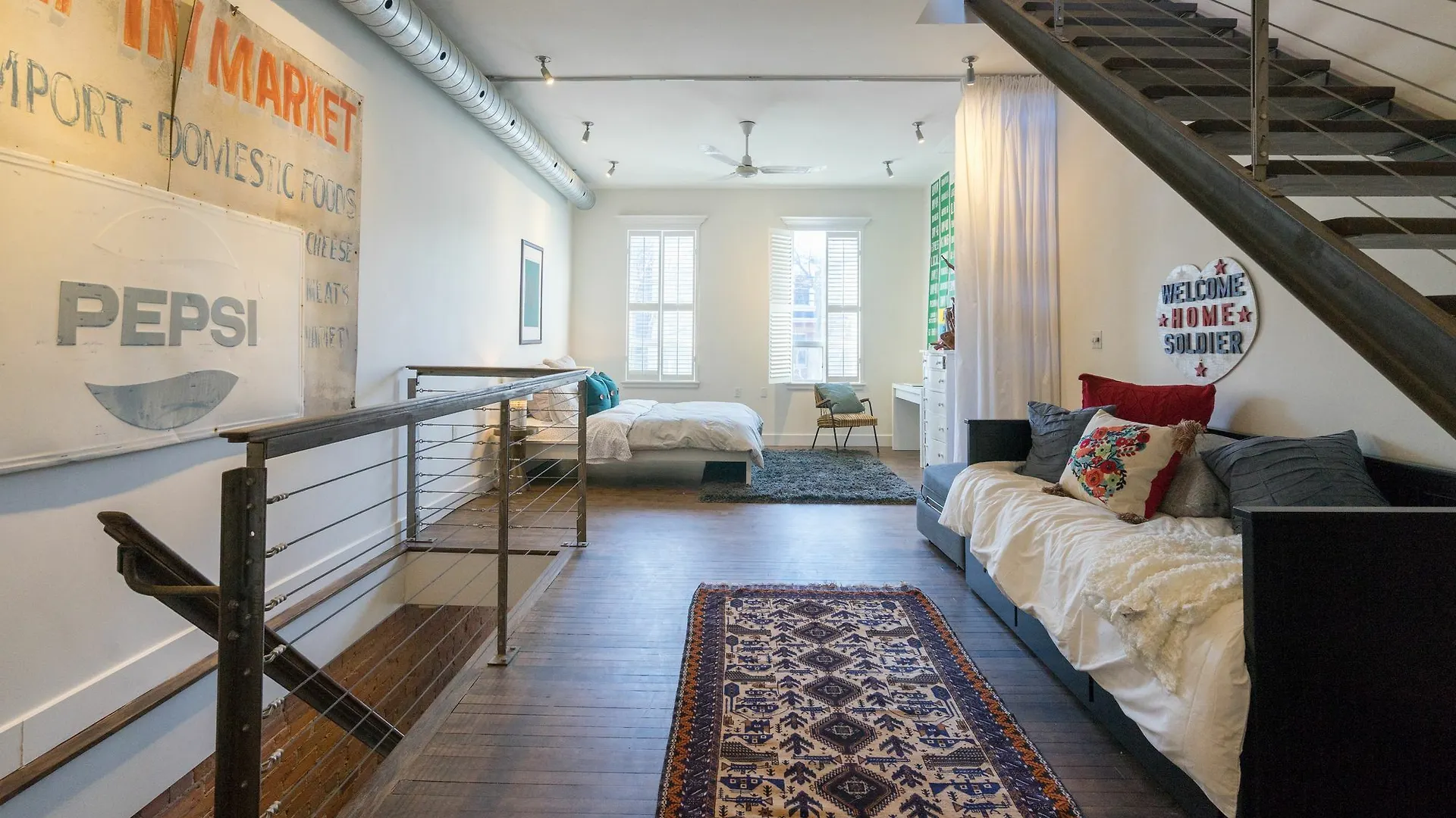 Applewood Suites - 2 Story Ossington Loft Apartment
