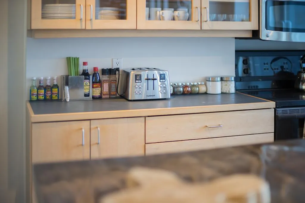 Applewood Suites - 2 Story Ossington Loft Canada