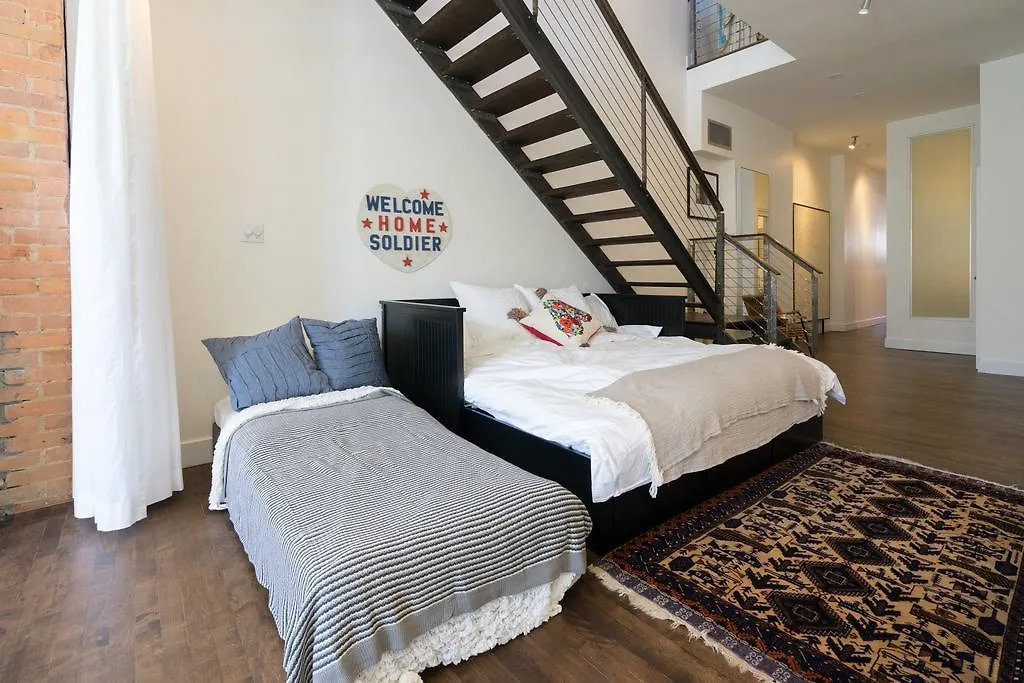 Apartment Applewood Suites - 2 Story Ossington Loft Canada