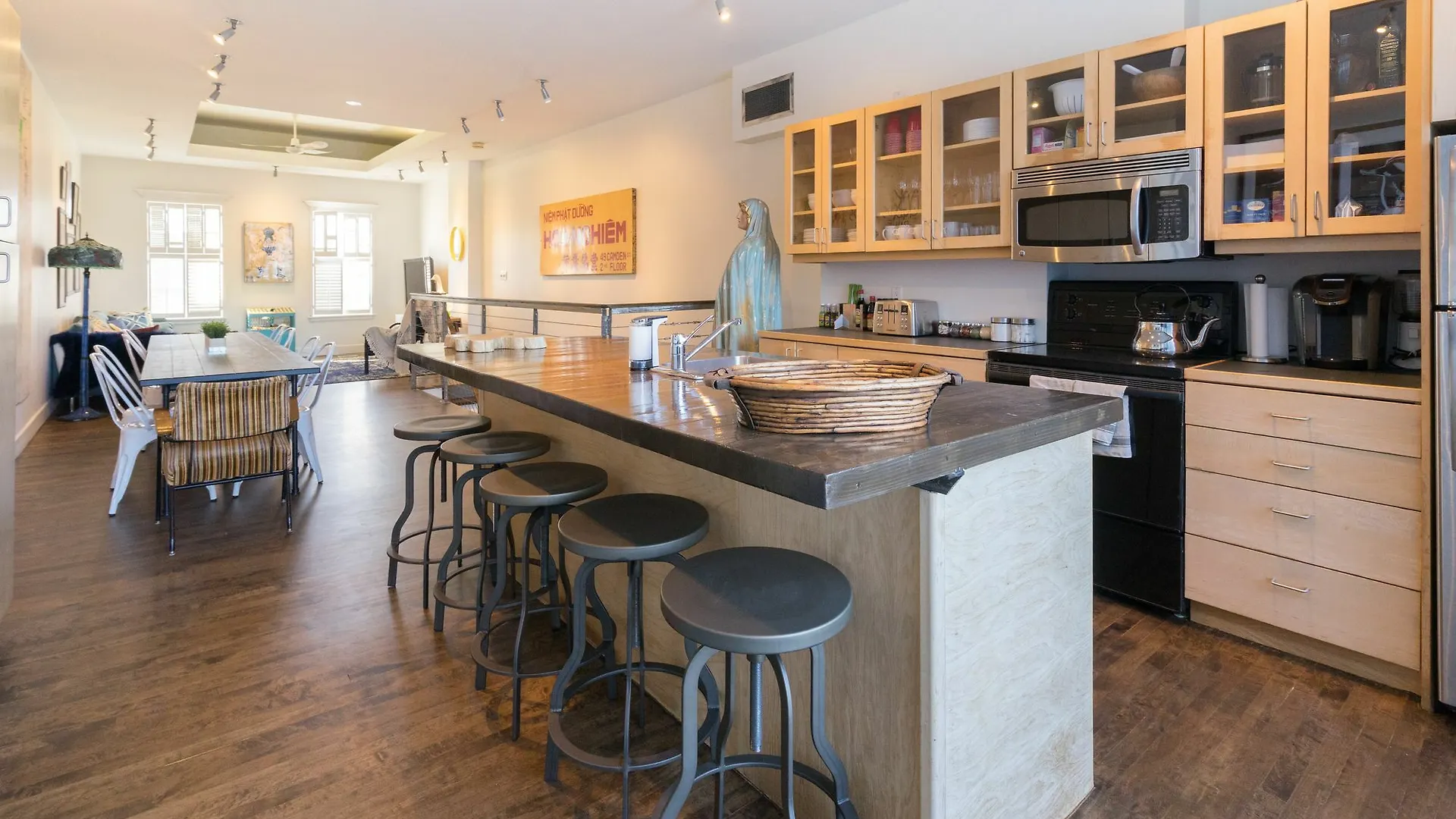 Applewood Suites - 2 Story Ossington Loft