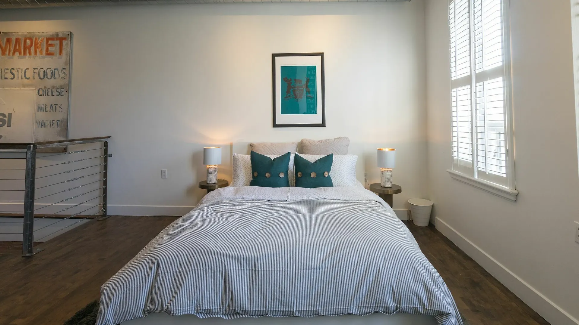 Applewood Suites - 2 Story Ossington Loft Canada