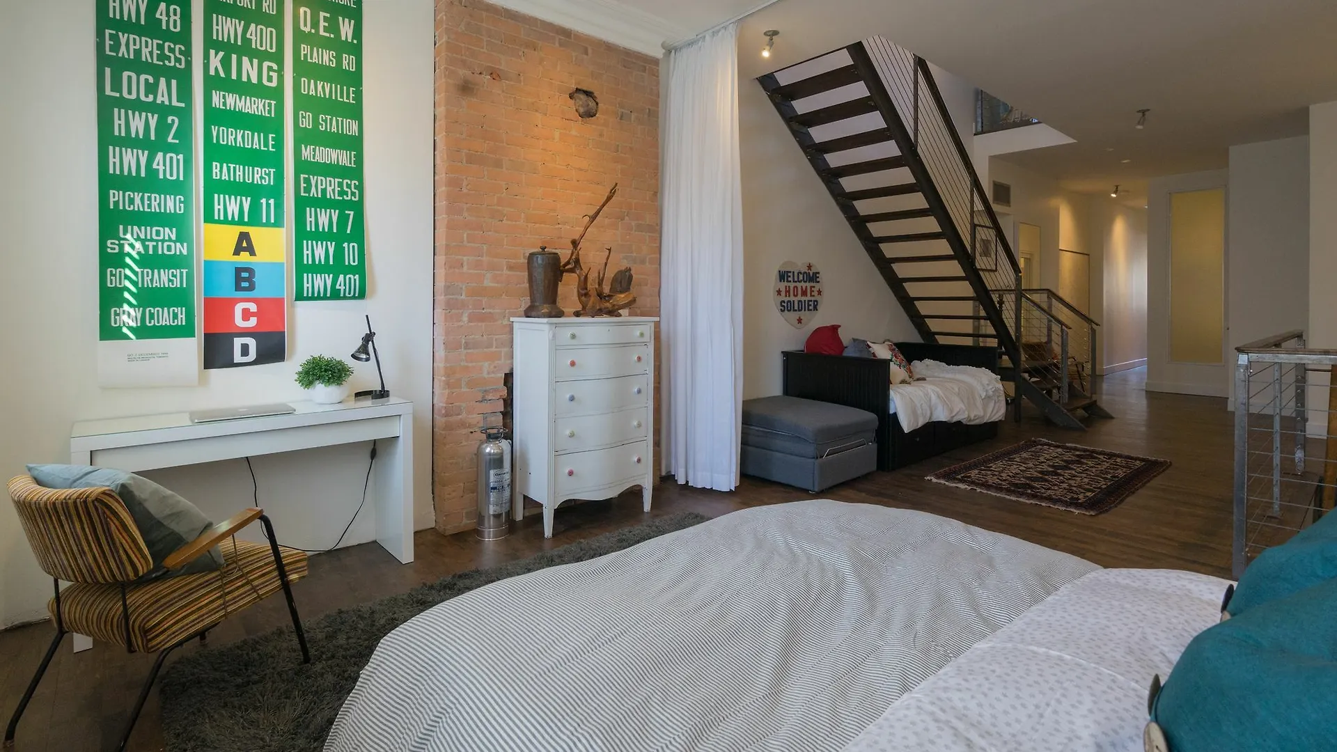 Apartment Applewood Suites - 2 Story Ossington Loft