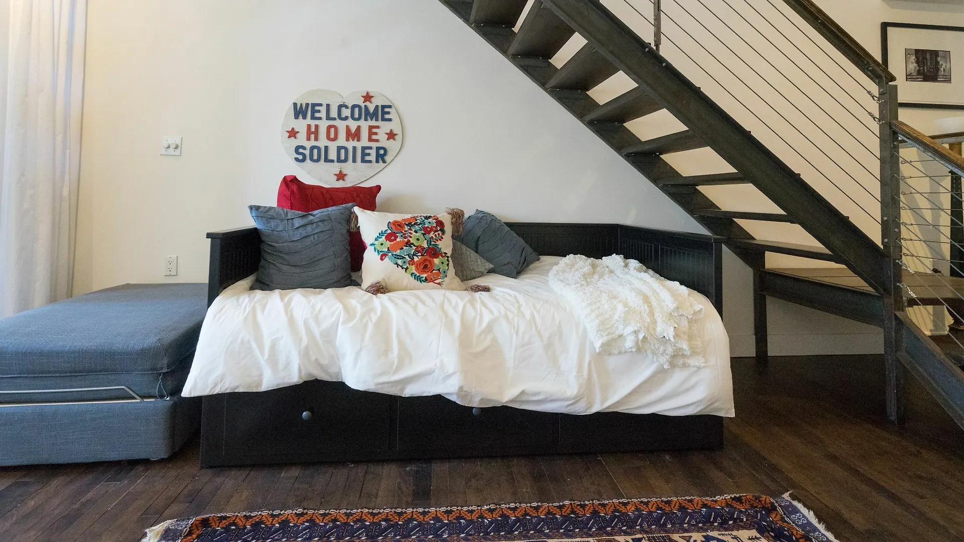 Applewood Suites - 2 Story Ossington Loft Apartment