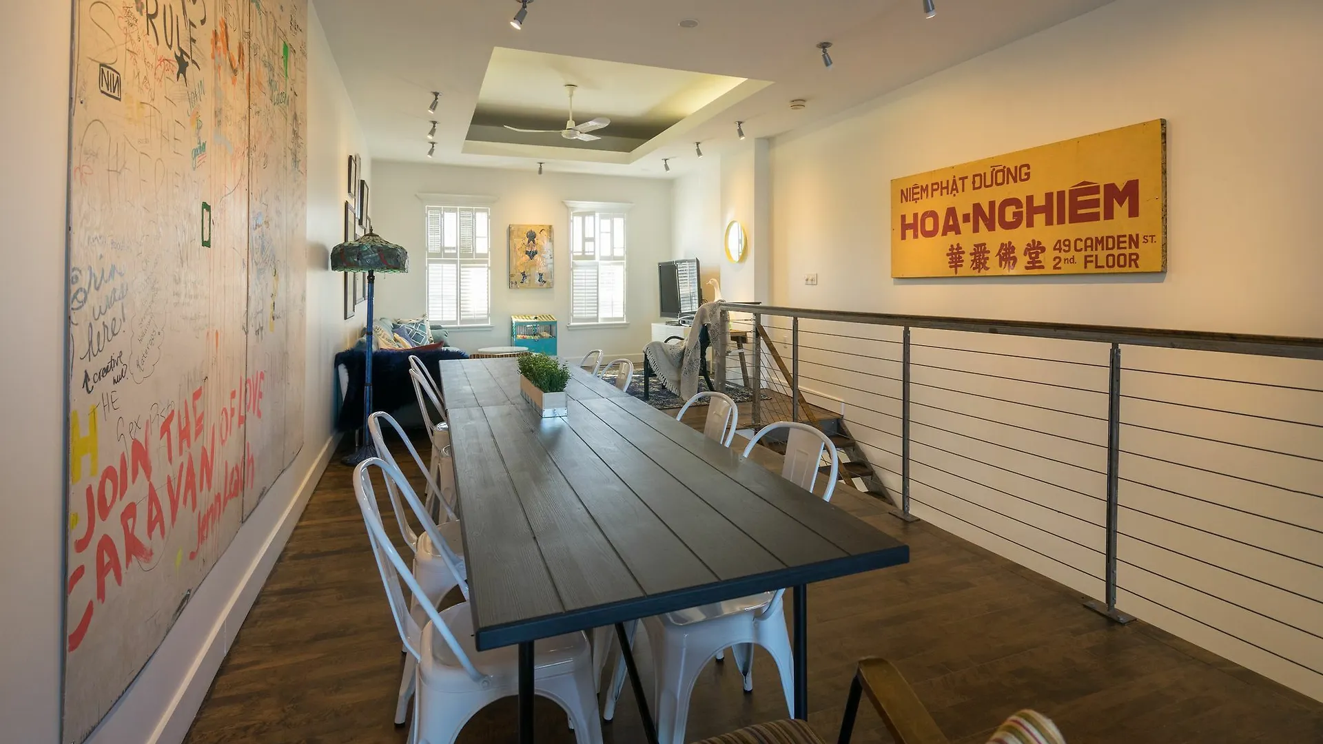 Applewood Suites - 2 Story Ossington Loft