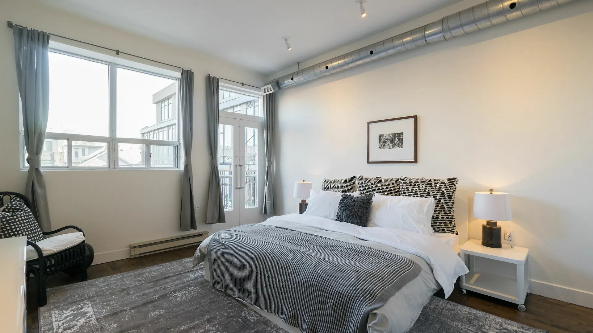 Apartment Applewood Suites - 2 Story Ossington Loft